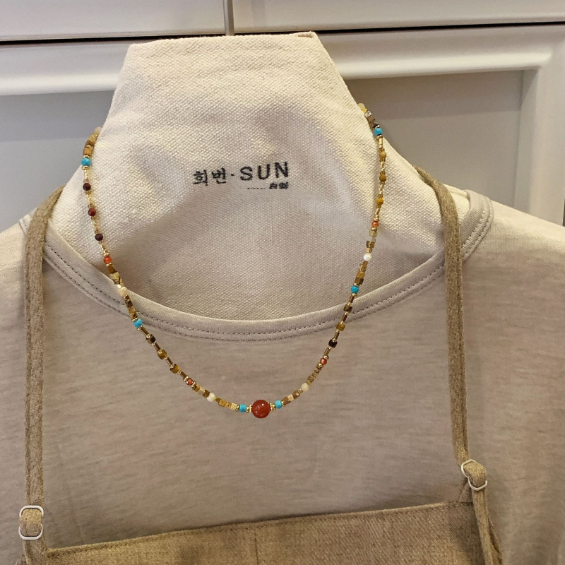 Colier pentru femei, mărgele din piatră naturală, lanț clavicular, cu inserții din pietre mixte, vara 2024