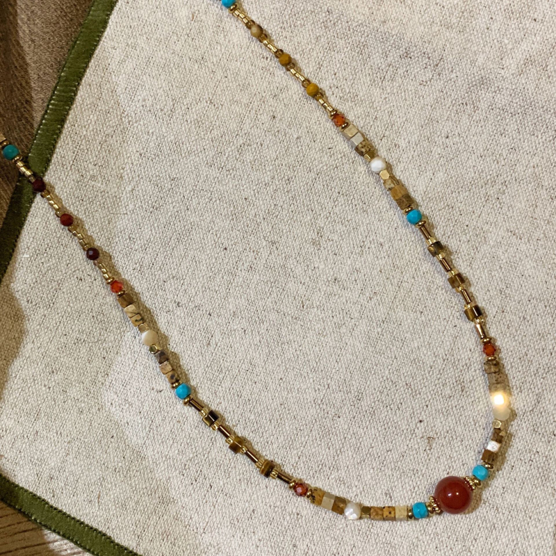 Colier pentru femei, mărgele din piatră naturală, lanț clavicular, cu inserții din pietre mixte, vara 2024