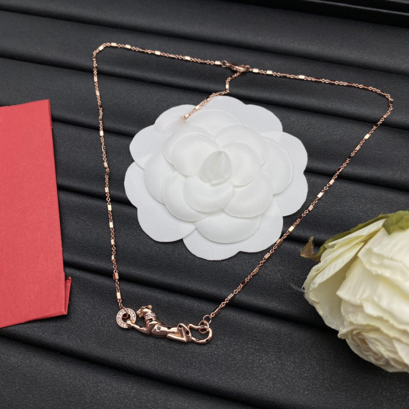 Colier din aur V, placare electroplatină, formă geometrică, lanț încrucișat, pandant din aliaj