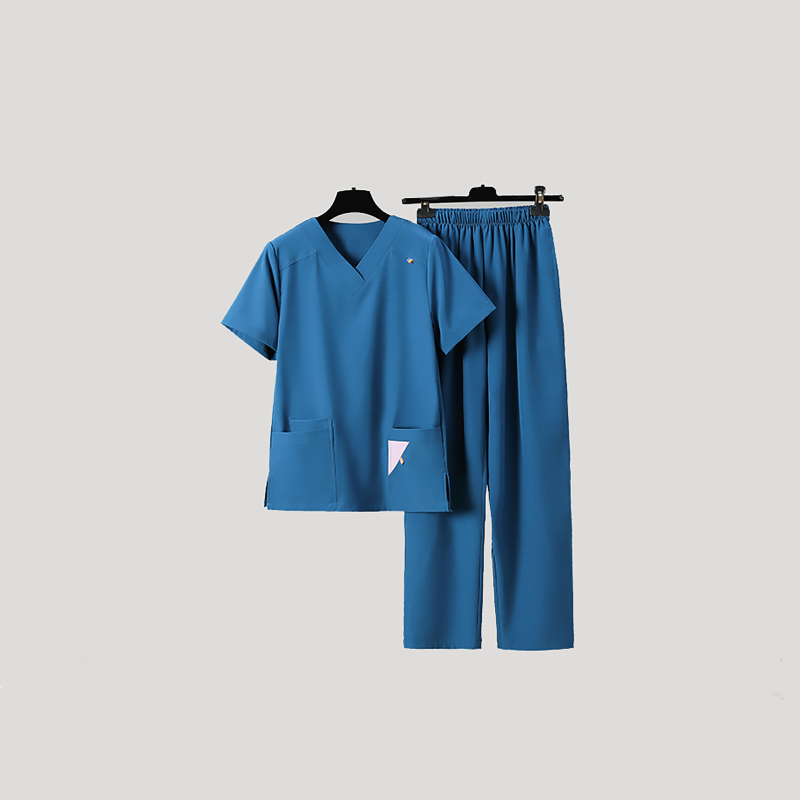 Unisex set lekárskeho oblečenia – vlhkosť odvádzajúci polyester-elastan materiál, krátke rukávy, V-krk, nohavice s viacerými vreckami, rýchloschnúci