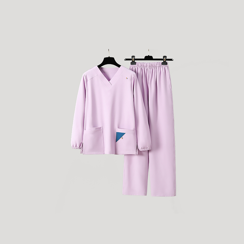 Unisex set lekárskeho oblečenia – vlhkosť odvádzajúci polyester-elastan materiál, krátke rukávy, V-krk, nohavice s viacerými vreckami, rýchloschnúci