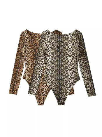 Ολόσωμο με ζωικό print, μακριές μανίκες, τετράγωνο ντεκολτέ, στενή γραμμή, 3/4 μήκος παντελονιού (πολυεστέρας; μικροελαστικότητα; μέση μεσαίου ύψους)