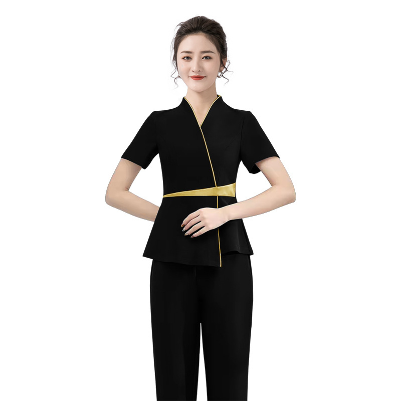 Sada uniformy pre kozmetický salón — top s úzkym pásom a elastické nohavice, vlhkosť odvádzajúci polyester, výstrih do V, krátke rukávy, model K030