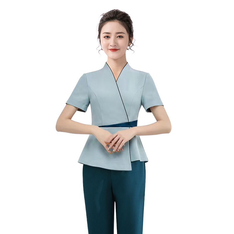 Ženski set uniforme za kozmetički salon: top s uskim strukom i elastične hlače, kratki rukavi, V izrez, 95% poliester s odvlačenjem vlage