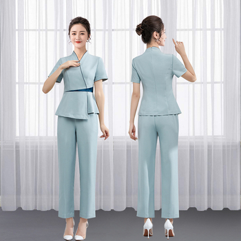 Grožio salono uniformos komplektas: talijos formuojantis viršus ir elastinės kelnės, drėgmę šalinantis poliesteris, trumpomis rankovėmis, V formos kaklelis, visoms sezonoms