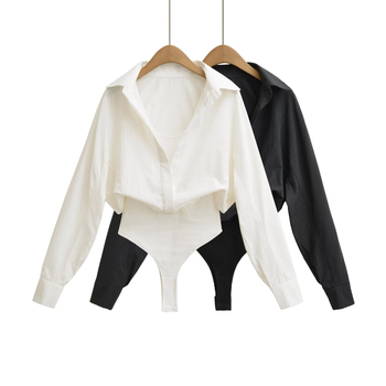 Poliester jumpsuit s polo ovratnikom, dugi rukavi, srednji struk, ravne hlače, tri četvrtine duljine, dizajn kolage