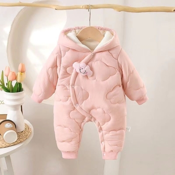 Overal za bebe s debelim fleeceom za zimu; 100% poliester; dugi rukavi; fiksna kapuljača; zatvarač s jednim redom.