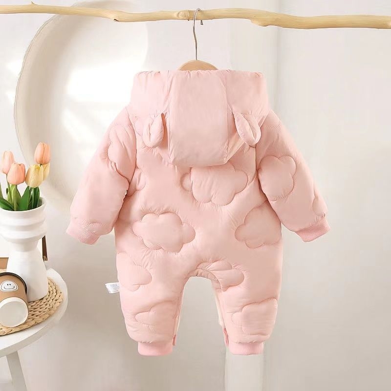 Overal za bebe s debelim fleeceom za zimu; 100% poliester; dugi rukavi; fiksna kapuljača; zatvarač s jednim redom.