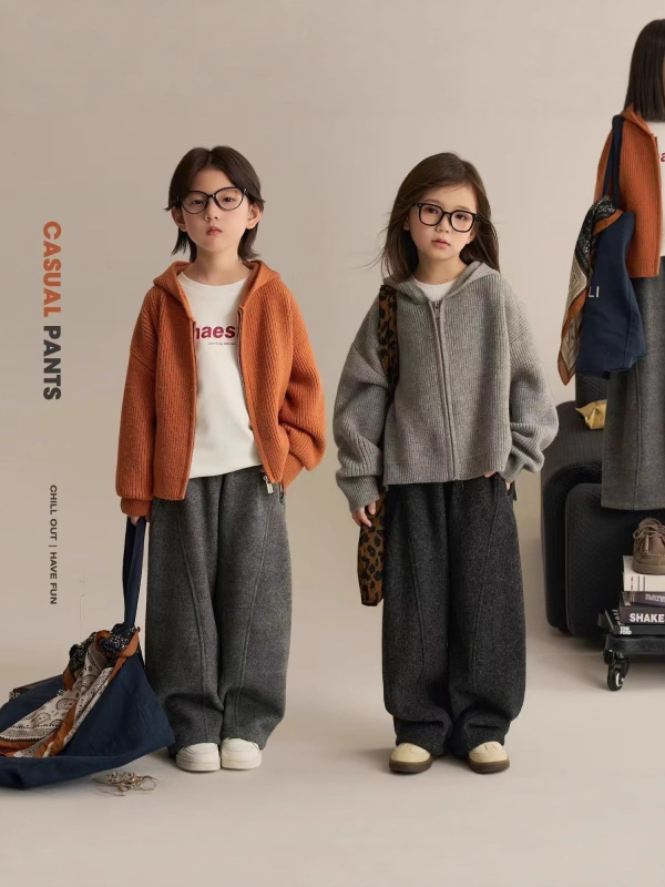 Pantaloni pentru copii cu croială largă din poliester, țesătură tratată fin, talie medie cu elastic, pentru copii peste 8 ani