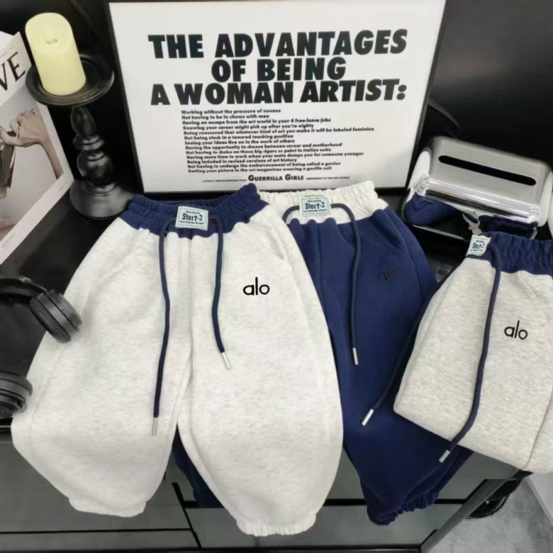 Dječje sportske hlače s blok boja i šivenim slovima, unisex, 50% cotton, mek završetak, srednji struk s elastičnom trakom