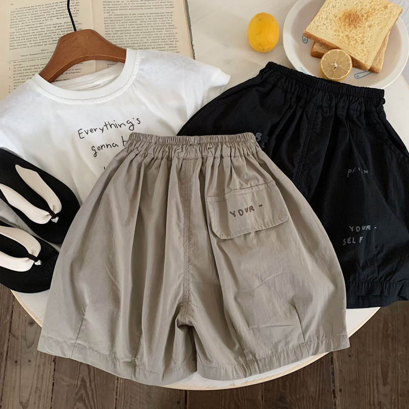 Șortii de copii — vară, stil lejer, 90% bumbac, talie elastică, pentru băieți 3–8 ani.