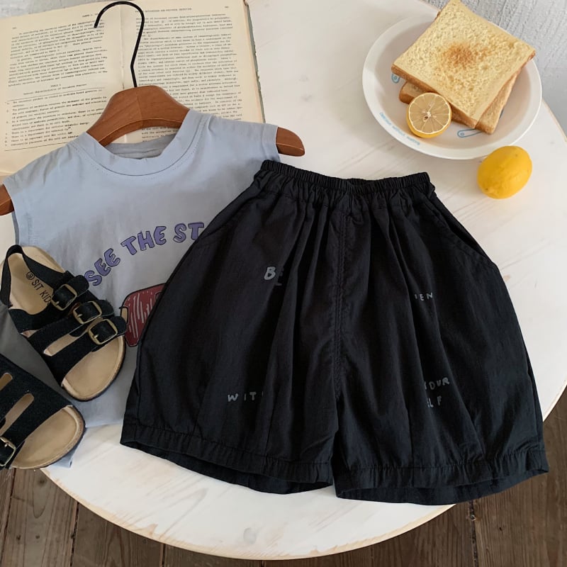 Șortii de copii — vară, stil lejer, 90% bumbac, talie elastică, pentru băieți 3–8 ani.