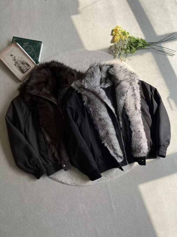 Μπουφάν μπόμπερ με κουκούλα, φαρδιά γραμμή, φερμουάρ μπροστά, για τον χειμώνα