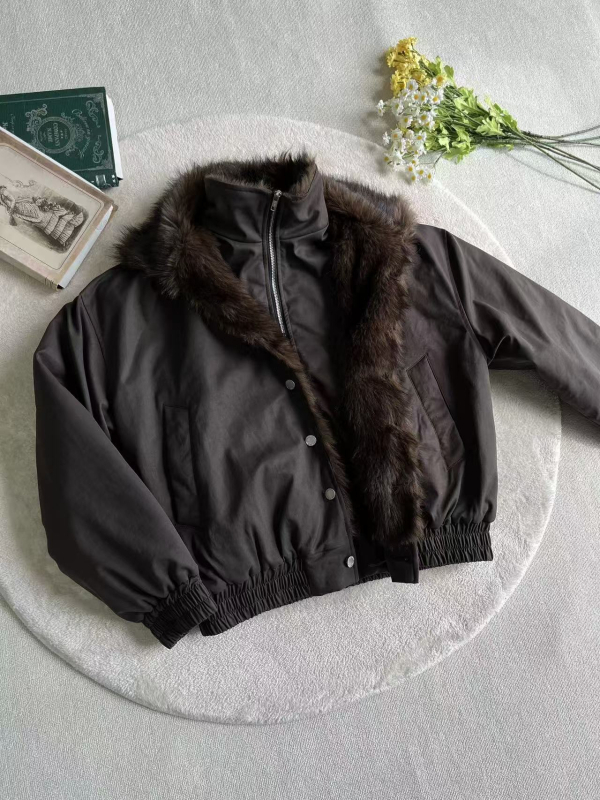 Μπουφάν μπόμπερ με κουκούλα, φαρδιά γραμμή, φερμουάρ μπροστά, για τον χειμώνα