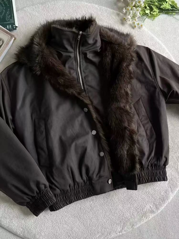 Μπουφάν μπόμπερ με κουκούλα, φαρδιά γραμμή, φερμουάρ μπροστά, για τον χειμώνα