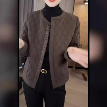 Памучно подплaтено яке в японско/корейски стил за свободно носене, кръгло деколте, предно закриване, зима 2024.