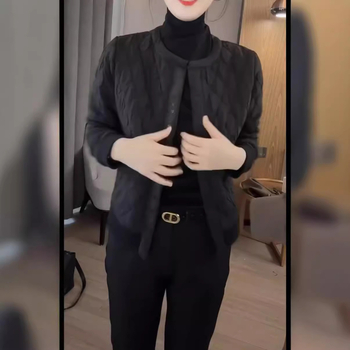 Памучно подплaтено яке в японско/корейски стил за свободно носене, кръгло деколте, предно закриване, зима 2024.