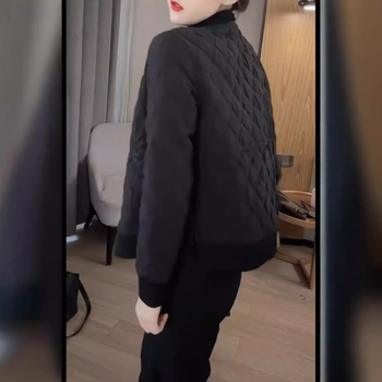 Памучно подплaтено яке в японско/корейски стил за свободно носене, кръгло деколте, предно закриване, зима 2024.