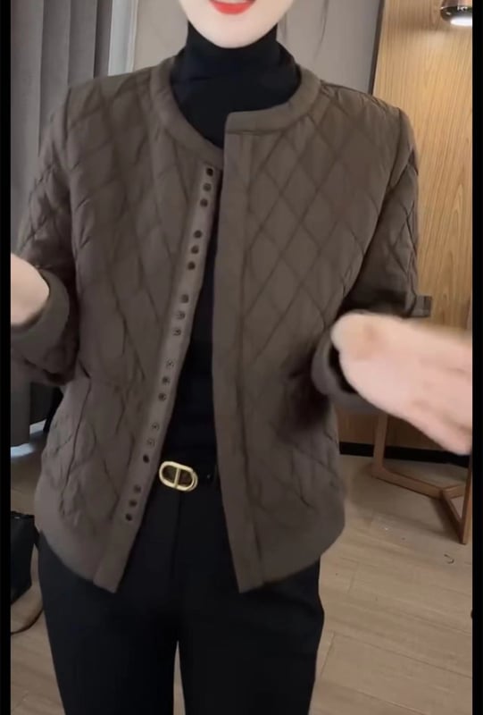 Памучно подплaтено яке в японско/корейски стил за свободно носене, кръгло деколте, предно закриване, зима 2024.