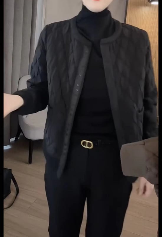 Памучно подплaтено яке в японско/корейски стил за свободно носене, кръгло деколте, предно закриване, зима 2024.