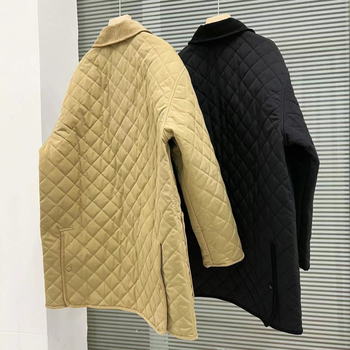 Geacă căptușită cu bumbac — țesătură poliester; umplutură poliester-bumbac; mâneci lungi; rever