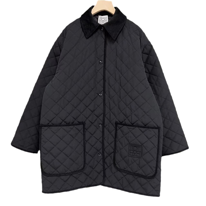 Geacă căptușită cu bumbac — țesătură poliester; umplutură poliester-bumbac; mâneci lungi; rever