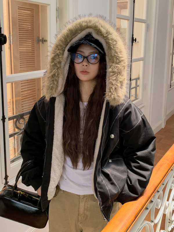 Parka cu glugă și guler din blană artificială demontabil, umplutură din puf-bumbac, exterior poliester, croială lejeră, iarnă 2025