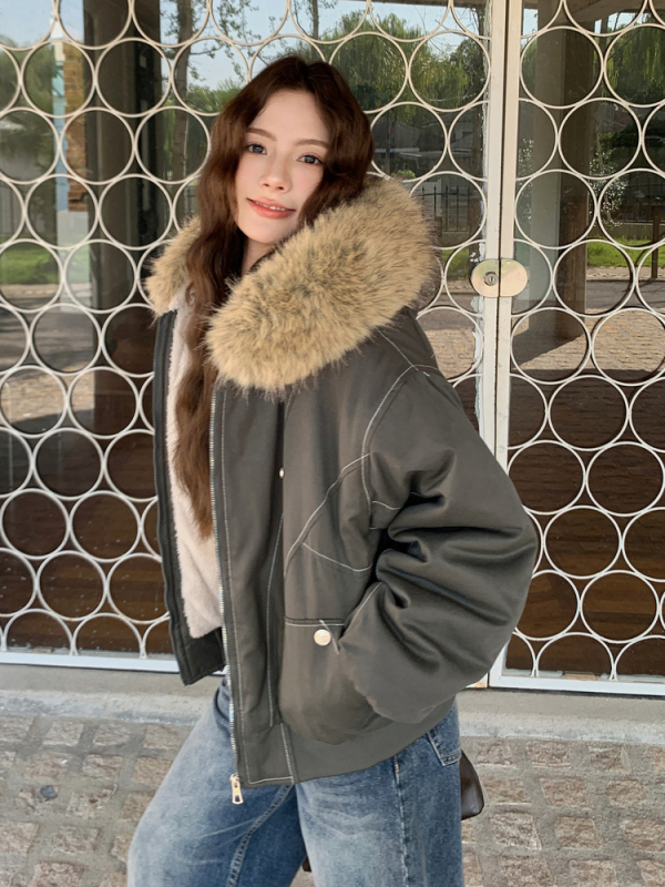 Parka cu glugă și guler din blană artificială demontabil, umplutură din puf-bumbac, exterior poliester, croială lejeră, iarnă 2025