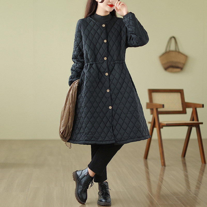 Palton feminin din bumbac cu umplutură (71–80%), quilting diamant, lungime lungă, guler rotund, închidere cu nasturi pe un singur rând