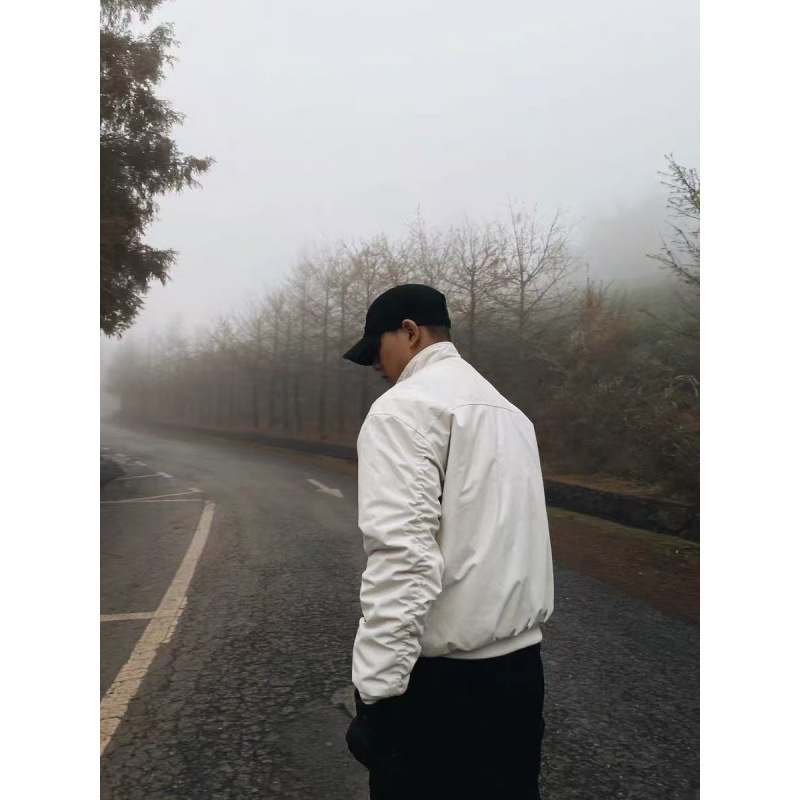 Geacă bărbătească din bumbac cu căptușeală, în stil aeronautic, cu guler înalt, fermoar frontal, buzunare laterale și tiv elastic