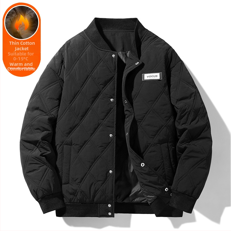 Jachetă din bumbac căptușită, cu guler stand, închidere cu nasturi pe un rând, umplutură poliester, căptușeală poliester, buzunare laterale