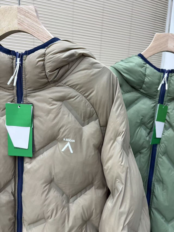 Αθλητικό βαμβακερό μπουφάν με κουκούλα, ψηλό γιακά, φερμουάρ, γέμισμα πολυεστέρα, μεσαίο μήκος