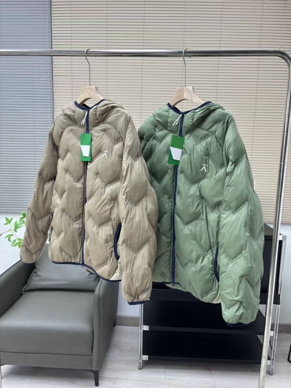 Αθλητικό βαμβακερό μπουφάν με κουκούλα, ψηλό γιακά, φερμουάρ, γέμισμα πολυεστέρα, μεσαίο μήκος