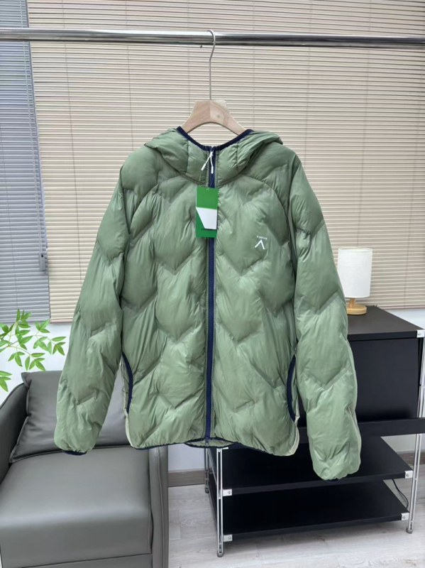 Αθλητικό βαμβακερό μπουφάν με κουκούλα, ψηλό γιακά, φερμουάρ, γέμισμα πολυεστέρα, μεσαίο μήκος