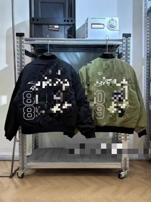 Αναστρέψιμο μπουφάν μπεϊζμπολ με κέντημα, αμερικανικού στυλ, πολυεστερικό γέμισμα, ψηλός γιακάς, μονόμπρατ κουμπώματος, μεσαίου μήκους, πλευρικές τσέπες