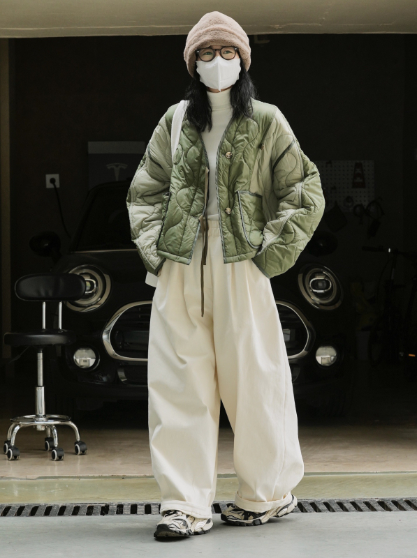 Geacă damă din bumbac, cafptușită, cu design în contrast, siluetă lejeră, căldură ușoară (Țesătură Chenille; Compoziție principală: Nylon ≥95%; Umplutură: fibră de mătase imitata; Guler: rotund)