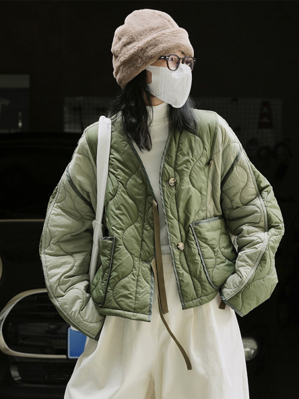 Geacă damă din bumbac, cafptușită, cu design în contrast, siluetă lejeră, căldură ușoară (Țesătură Chenille; Compoziție principală: Nylon ≥95%; Umplutură: fibră de mătase imitata; Guler: rotund)