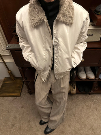 Ανδρικό bomber με παχιά επένδυση από βαμβάκι, ριγέ σχέδιο, σταθερός γιακάς, φερμουάρ και patch τσέπες