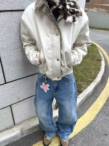 Ανδρικό bomber με παχιά επένδυση από βαμβάκι, ριγέ σχέδιο, σταθερός γιακάς, φερμουάρ και patch τσέπες