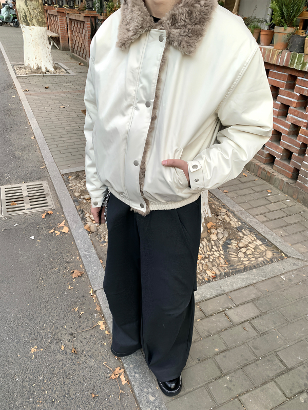 Ανδρικό bomber με παχιά επένδυση από βαμβάκι, ριγέ σχέδιο, σταθερός γιακάς, φερμουάρ και patch τσέπες