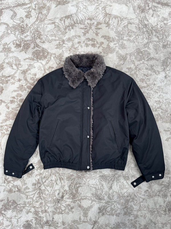 Ανδρικό bomber με παχιά επένδυση από βαμβάκι, ριγέ σχέδιο, σταθερός γιακάς, φερμουάρ και patch τσέπες