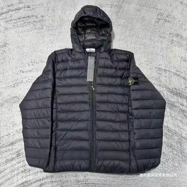 Ανδρικό βαμβακερό μπουφάν με κεντημένο έμβλημα, κουκούλα, φερμουάρ και πλαϊνές τσέπες