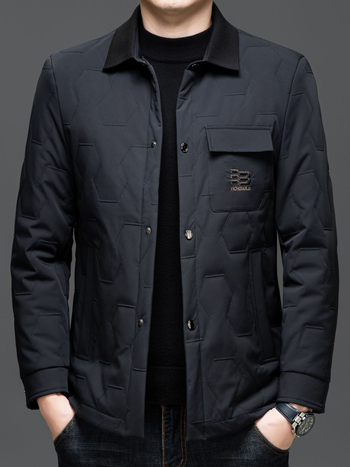 Geacă căptușită cu bumbac, glugă, croială lejeră, cu nasturi pe un rând, lungime medie, iarnă, culoare solidă, buzunare laterale