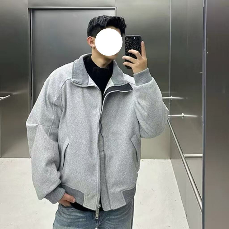 Geacă scurtă de bumbac pentru bărbați - guler înalt, fermoar, izolație groasă, buzunare cu patch