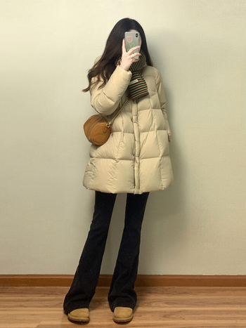 Palto pentru femei din chenille cu elastan, umplutură din imitatie de mătase-cotton, guler polo, fermoar, lungime medie 65–80 cm, mâneci lungi, croială dreaptă, fără glugă