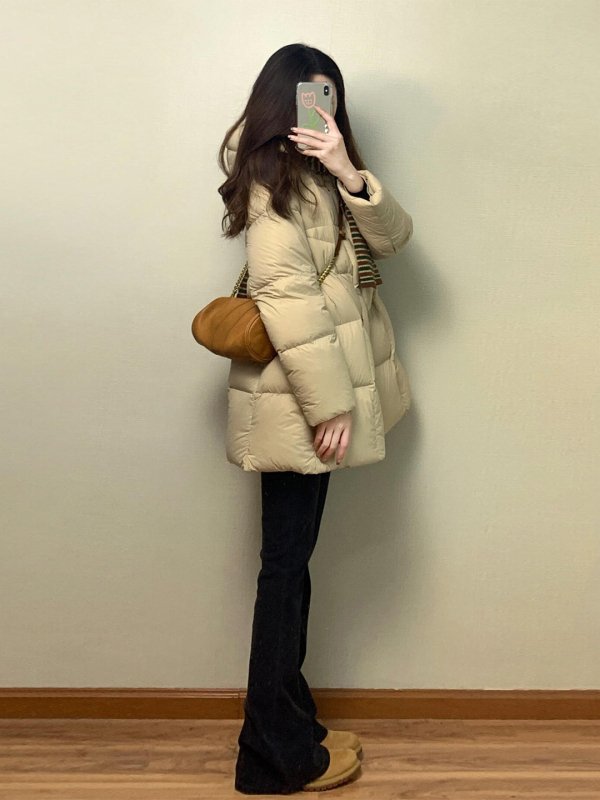 Palto pentru femei din chenille cu elastan, umplutură din imitatie de mătase-cotton, guler polo, fermoar, lungime medie 65–80 cm, mâneci lungi, croială dreaptă, fără glugă