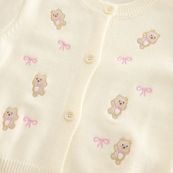 Cardigan tricotat pentru fete, broderie cu ursuleț, mâneci lungi, guler rotund, închidere cu un nasture