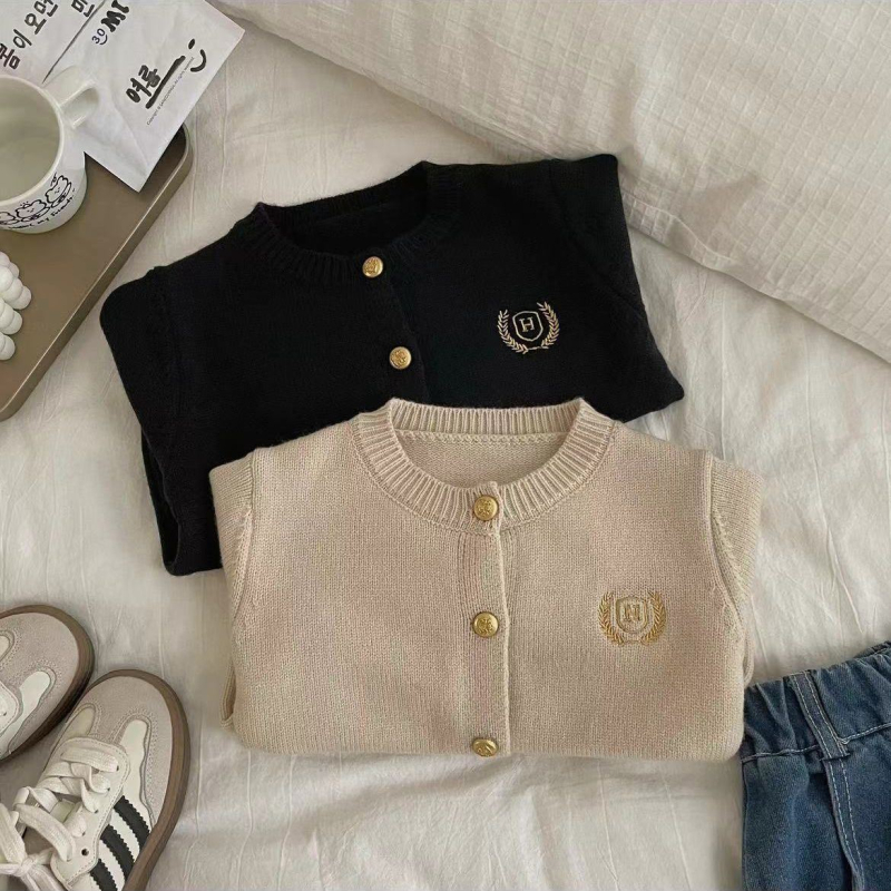 Cardigan pentru copii, stil colegiu, 70% bumbac, mâneci lungi, închidere cu nasturi pe un rând, model brodat cu personaje de desene animate