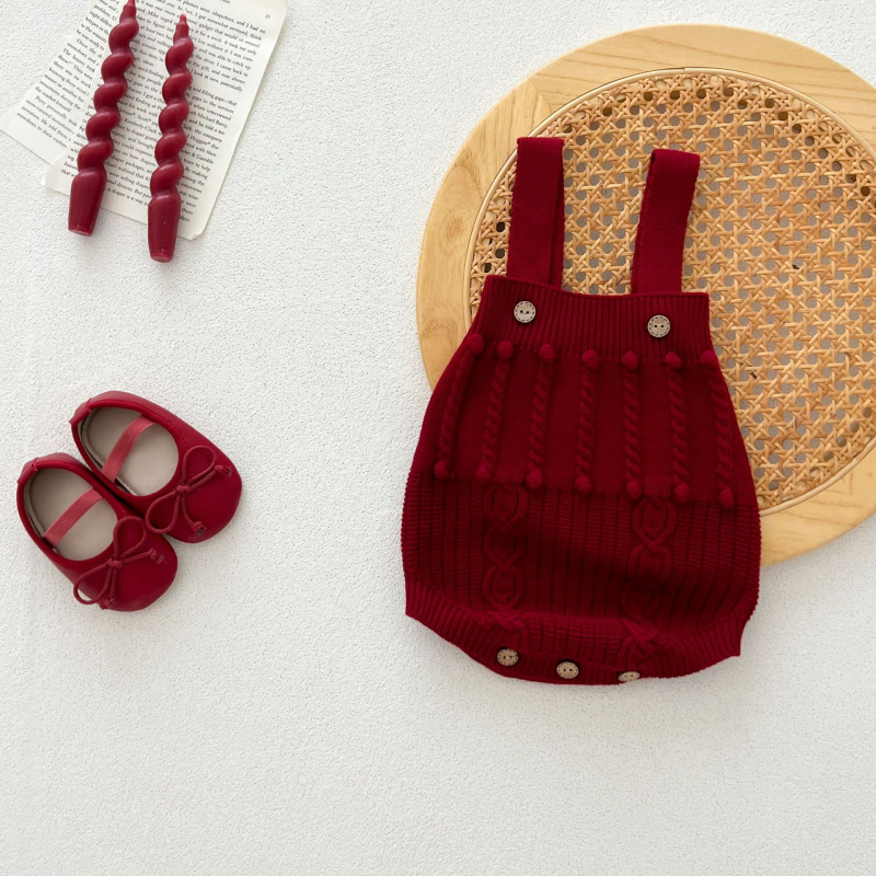 Set tricotat pentru copii, două piese – stil prințesă, mâneci lungi, închidere cu nasturi simple, 90% acrilic.