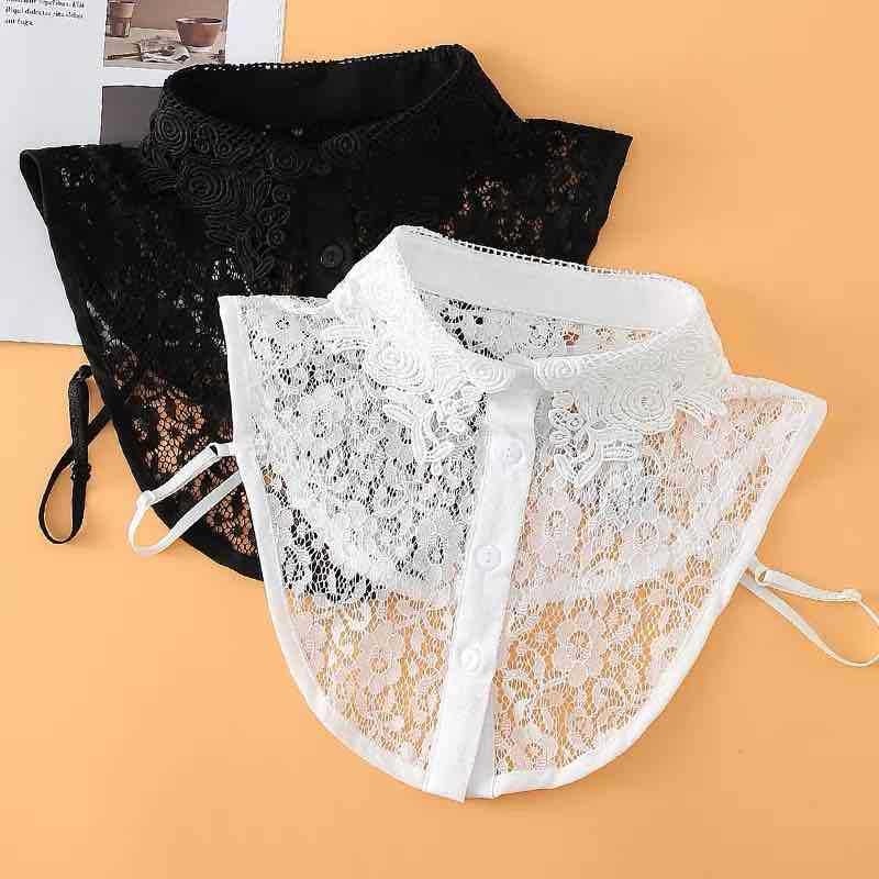 Megztinis su dideliu apykakle ir fiktyvi apykakle; medžiaga: nailono pluoštas; įdaila: nailono pluoštas; vienos spalvos raštas; universalus stilius